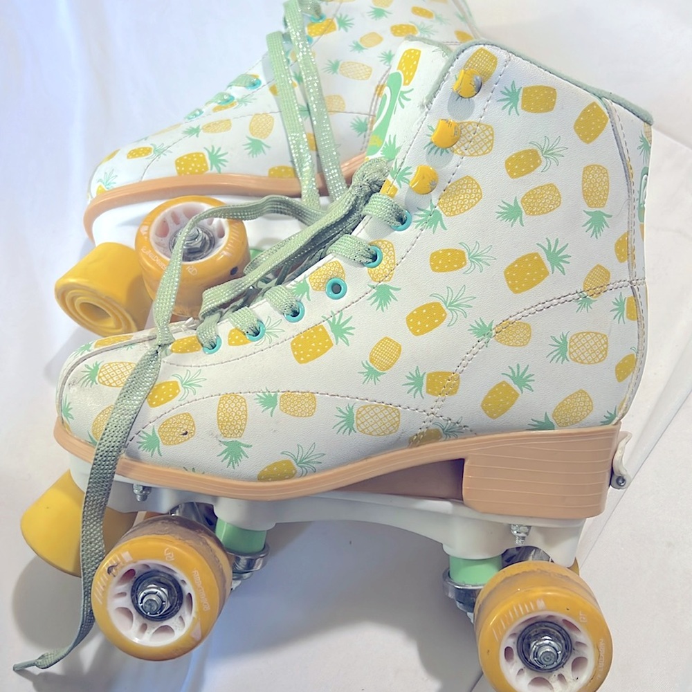 Candy Girl Lucy Roller Derby Pineapple Print Adjustable Skates Size 3-6 Youth